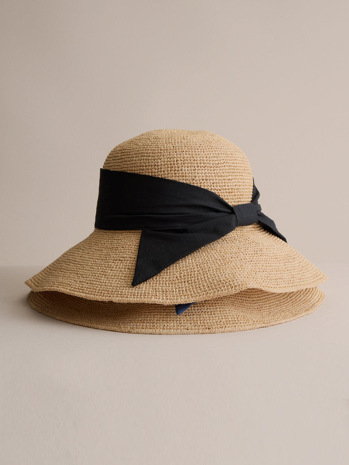 Madagascar raffia wide-brim sun hat in black — Club Hapuna Maya
