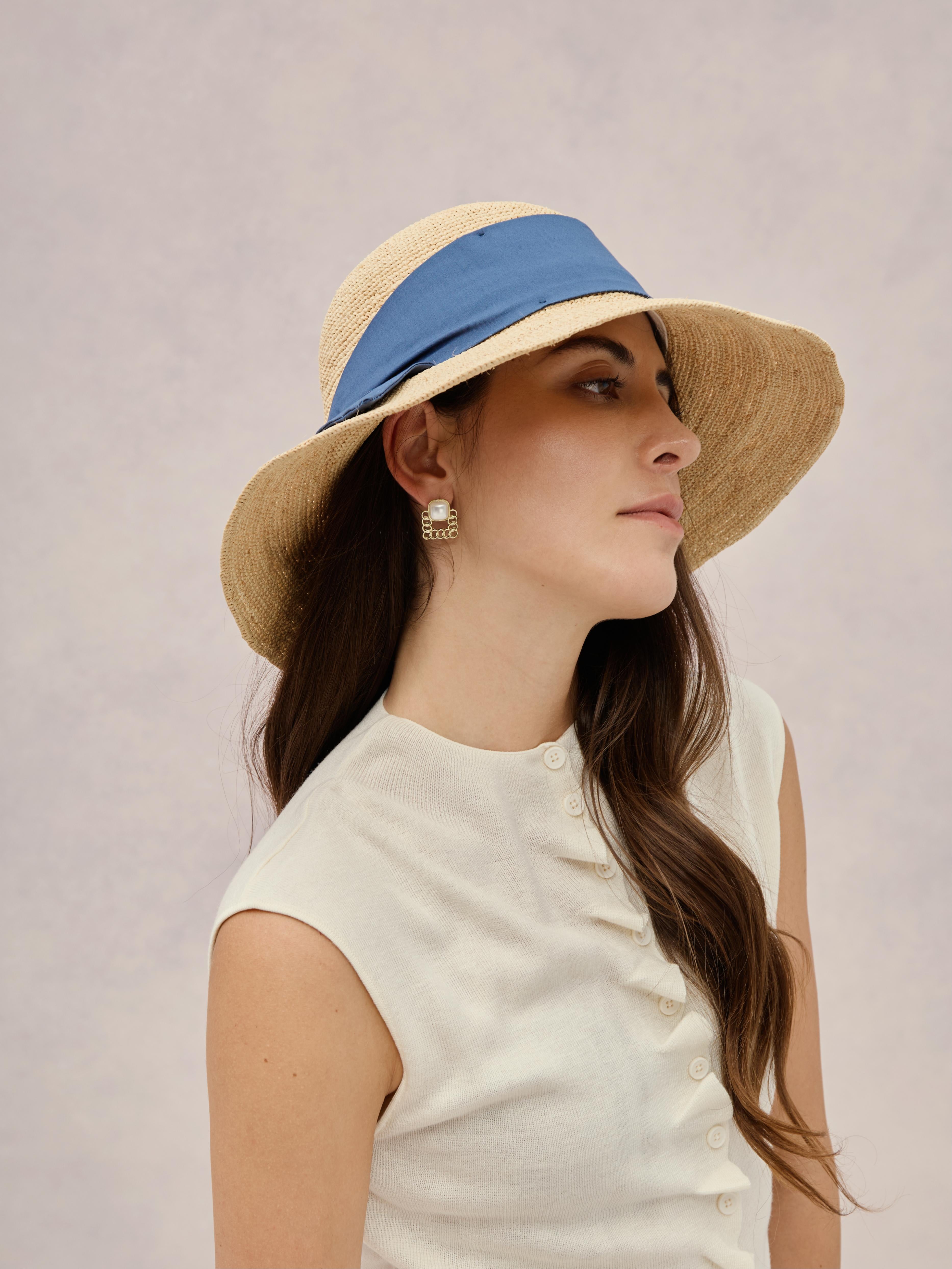 Club Hapuna Maya — blue Madagascar raffia sun hat with bow