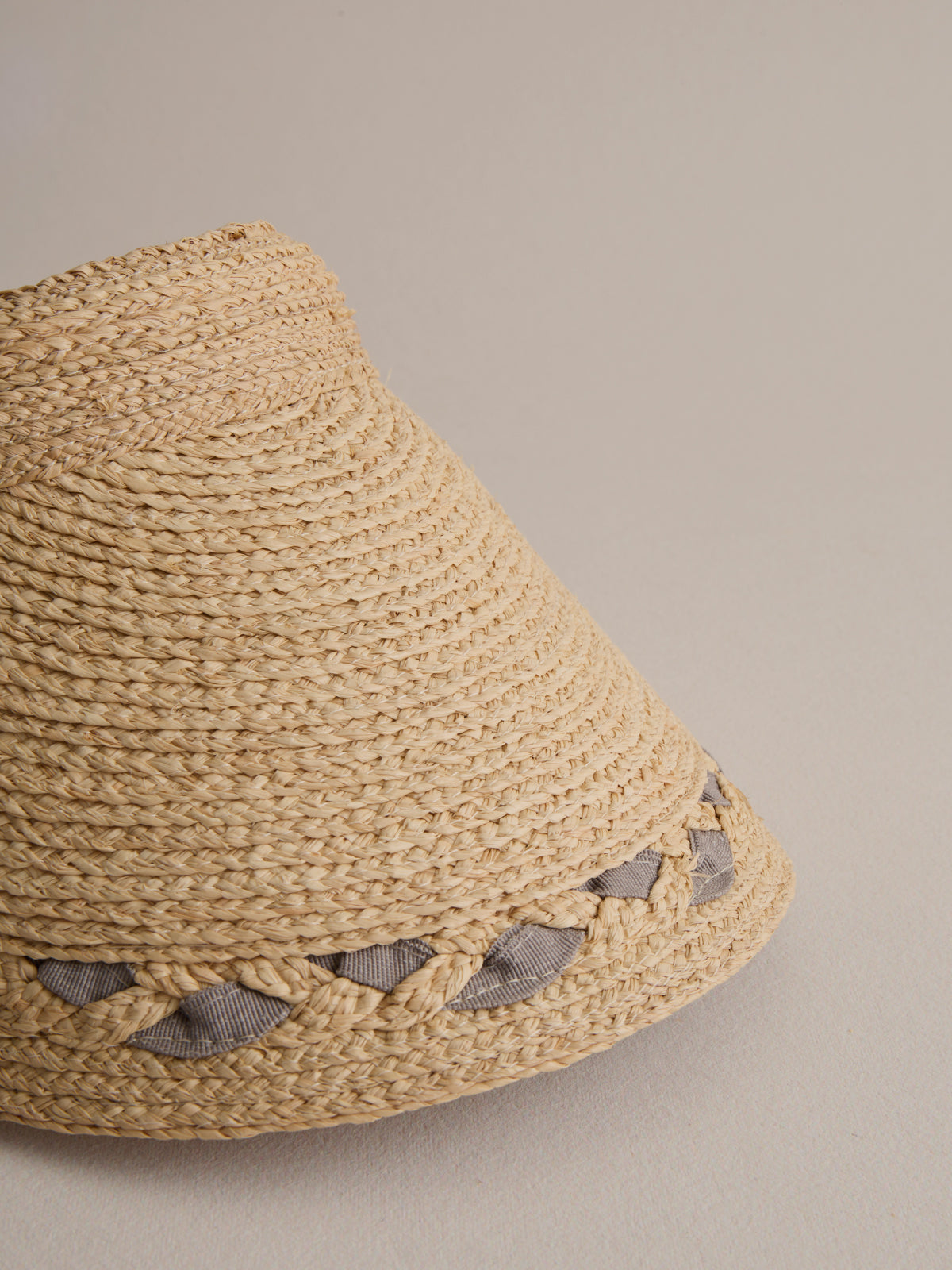 Malta grey natural raffia visor — handcrafted | Club Hapuna