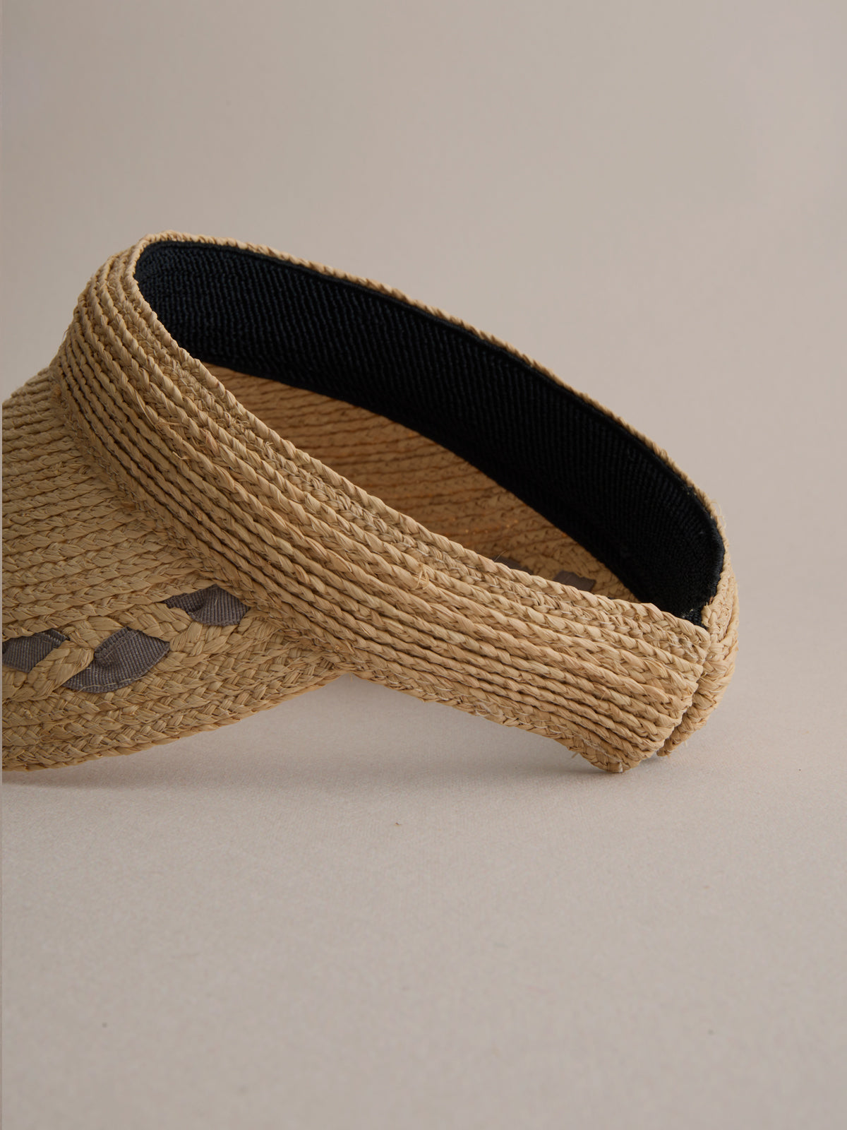 Malta grey raffia visor hat — extended brim, resort style | Club Hapuna