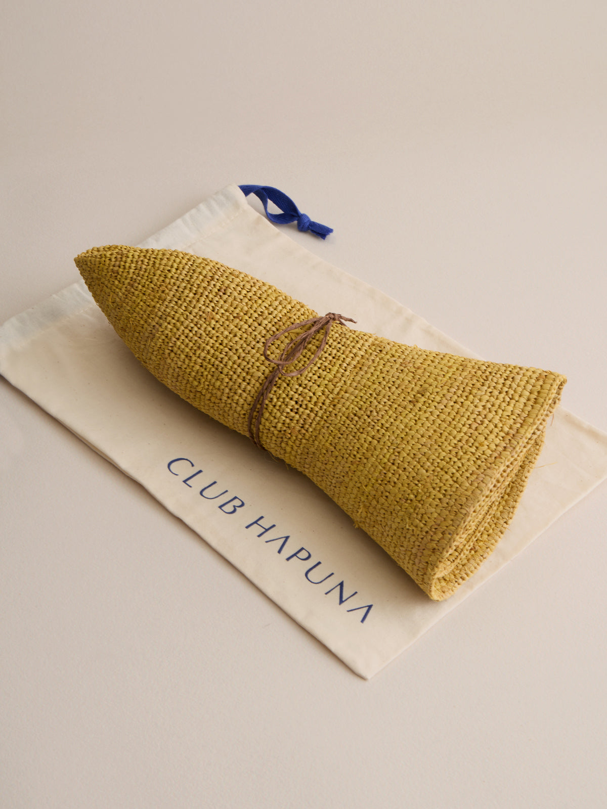 Madagascar raffia cloche hat in honey — Club Hapuna Azores